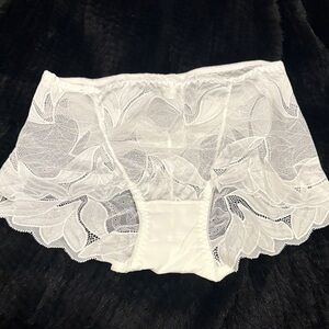 Elegant White Lace Women's Intimate